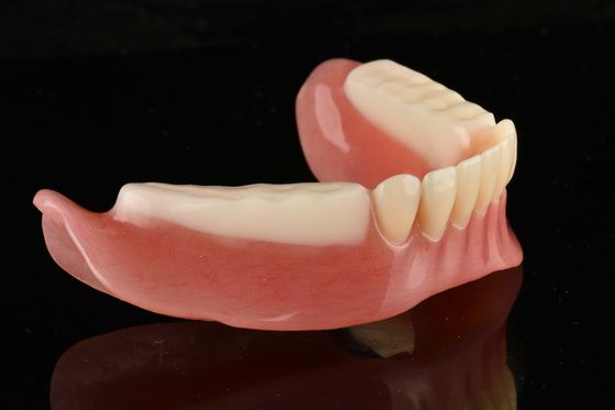 Prothèses dentaires en acrylique amovible à l' apparence naturelle Prothèses dentaires partielles faciles à nettoyer OEM