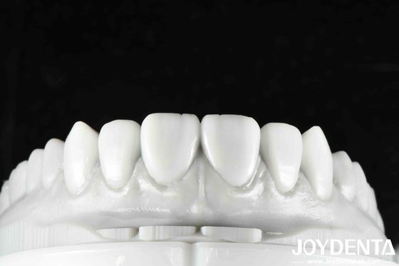 Finition de dentition flexible révolutionnez votre pratique dentaire avec la morphologie dentaire naturelle la technologie d'arrangement des dents et la propriété légère